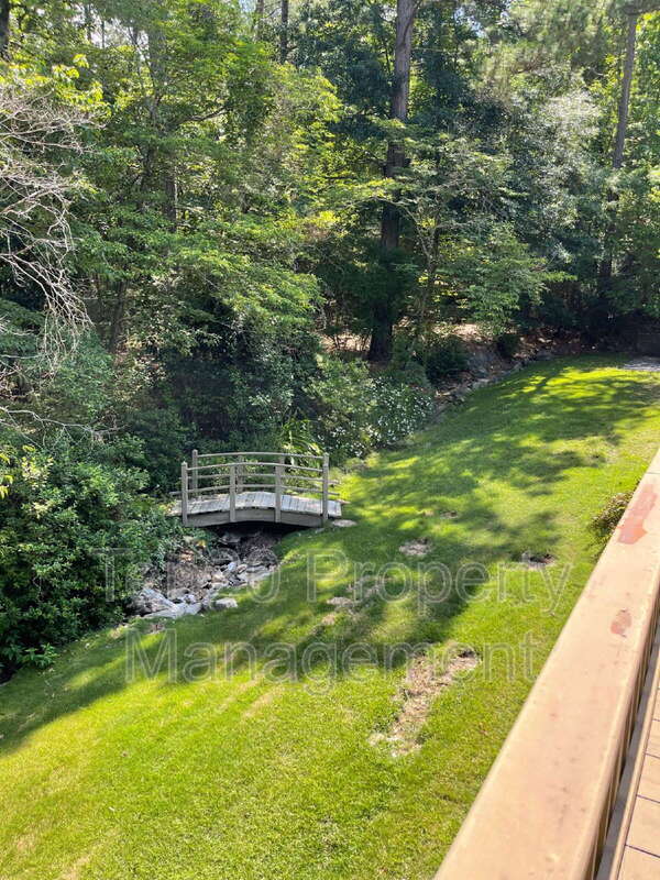 Building Photo - 1544 Glencoe Dr