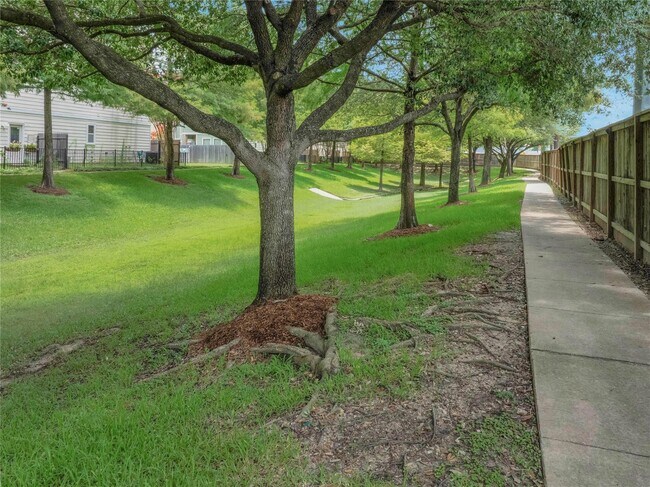 Building Photo - 3307 Home Point Dr