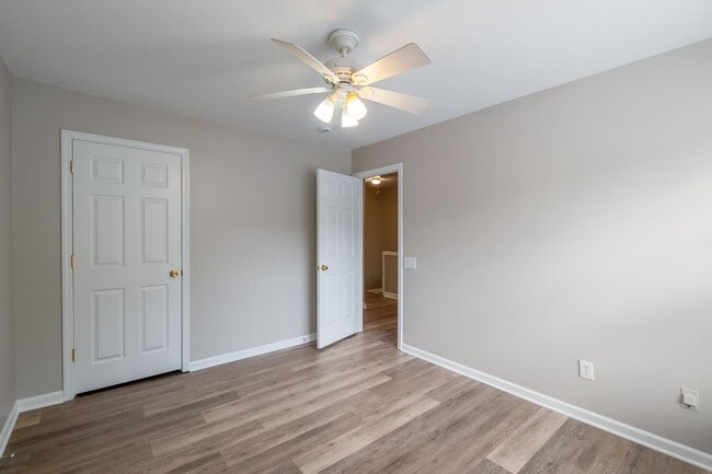 Building Photo - Spacious Townhome in Prime South Charlotte...