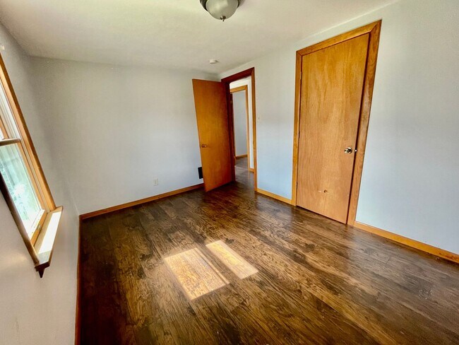 Building Photo - Coraopolis 3 Bedroom, 2 Bath House with De...