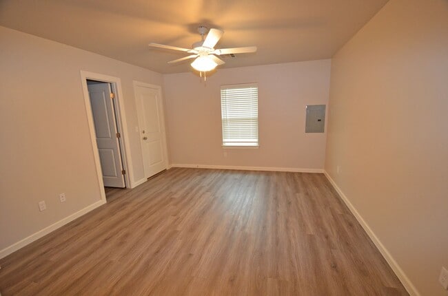 Building Photo - 3 Bed 2 Bath 2 Car Duplex in Chisholm Creek NW OKC