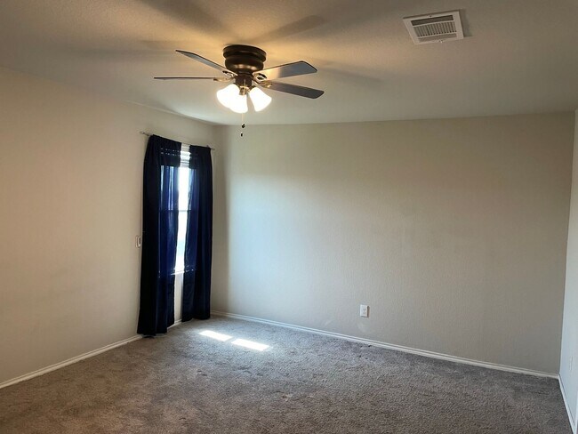 Building Photo - AVAILABLE IN BULVERDE!  In Hidden Trails S...