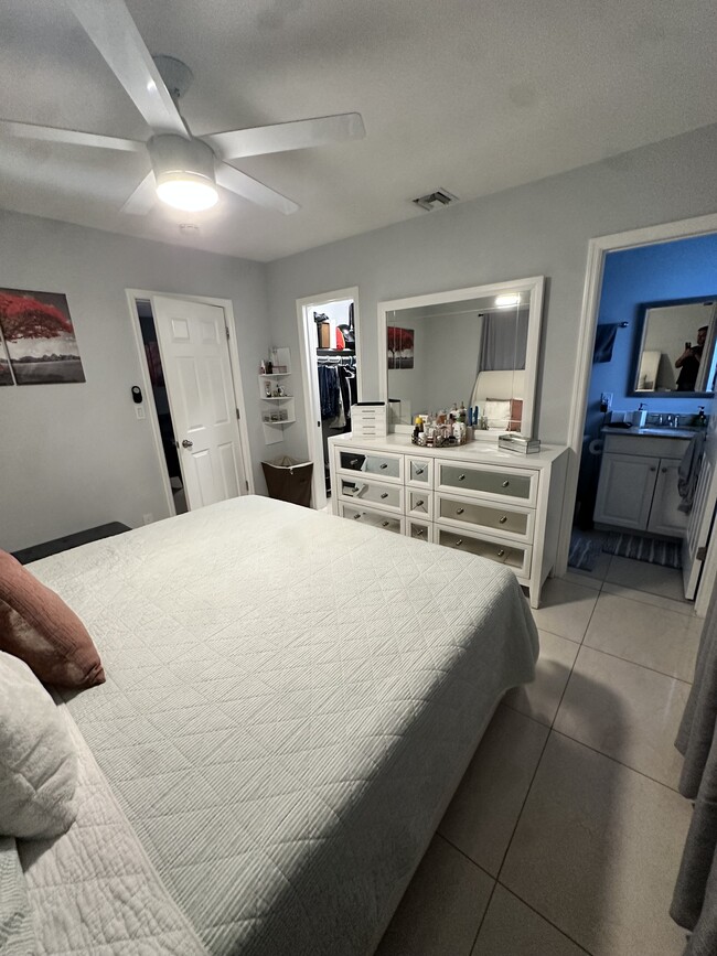 Building Photo - 137 NE 10th St