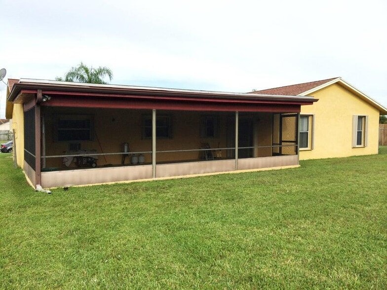 Building Photo - 221 Bilbao St