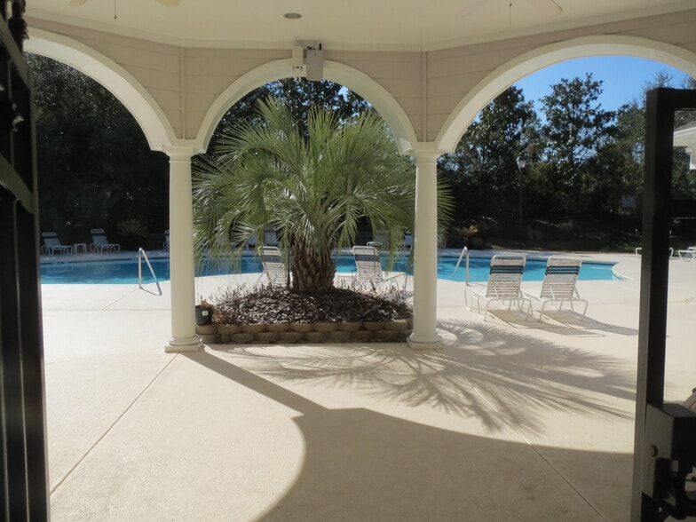 Building Photo - 1300 Park W Blvd