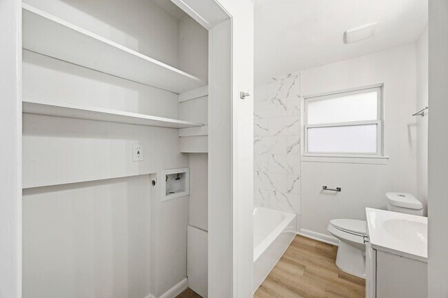 Building Photo - 2409 Estate Dr