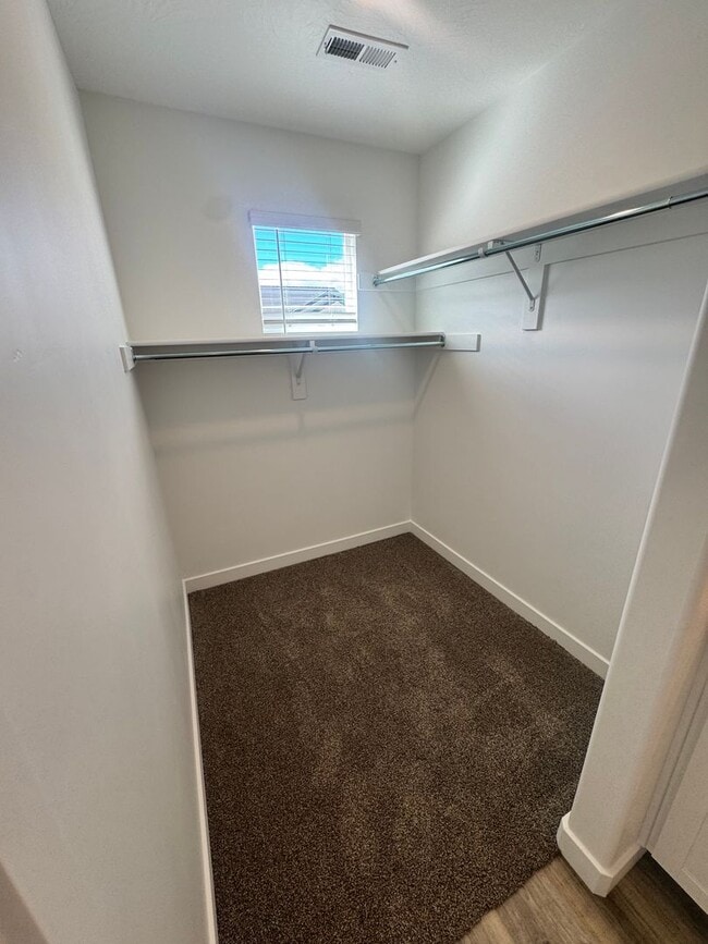 Building Photo - Brand New Long Valley Town home!!