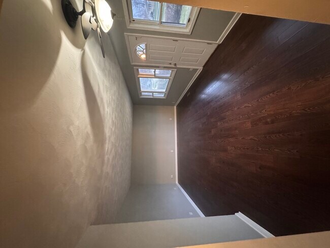 Building Photo - 202 E Streamwood Blvd