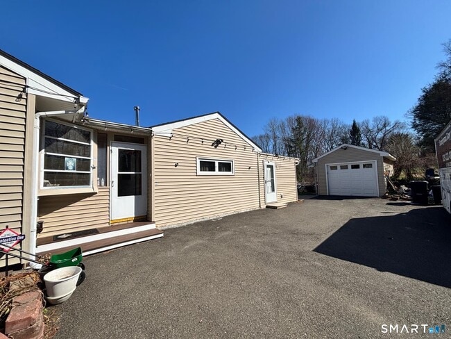 Building Photo - 394 Clintonville Rd