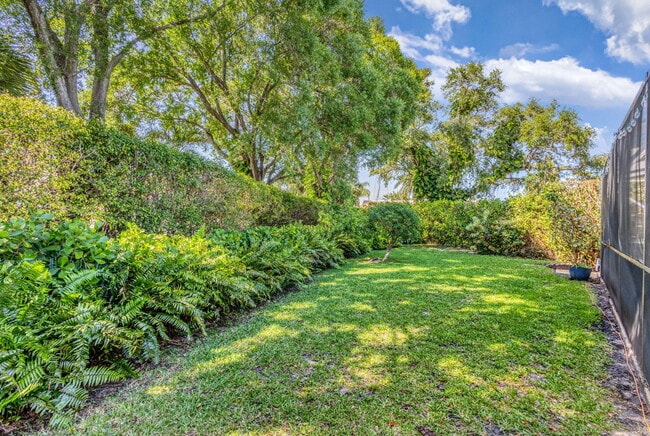 Building Photo - 932 Evergreen Dr