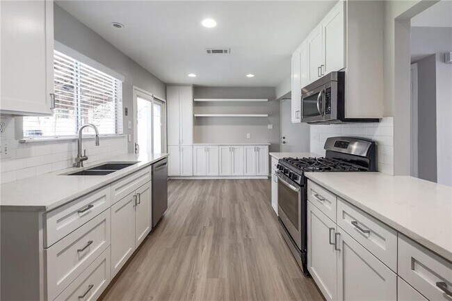 Building Photo - 12012 Cabana Ln