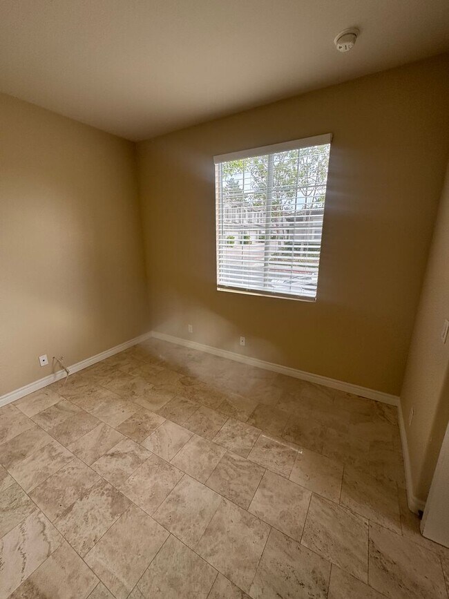 Building Photo - Beautiful 2 Bedroom/2 Bathroom + Bonus Room in Gated Community