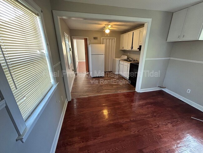 Building Photo - 1624 Rolfe Pl