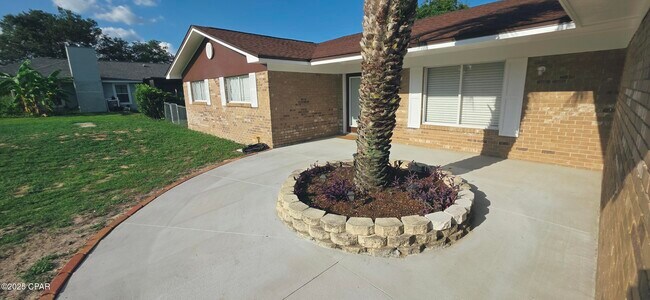 Building Photo - 619 Old Forest Way Rd
