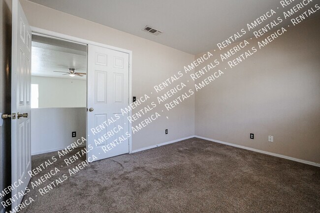 Building Photo - Centrally Located in El Mirage