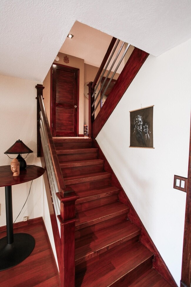 Building Photo - 1632 Siskiyou Dr