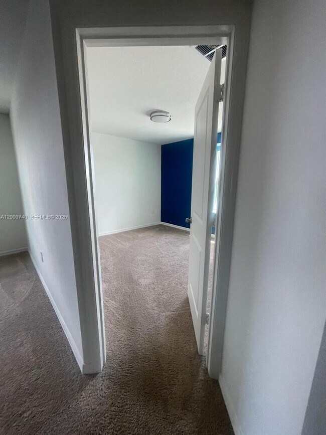 Building Photo - 594 Preserve Pointe Blvd