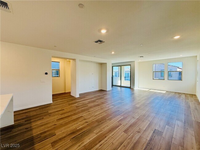 Building Photo - 1544 Little Penguin St