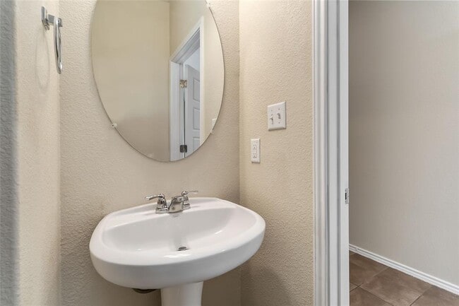 Building Photo - 137 Gray Wolf Dr