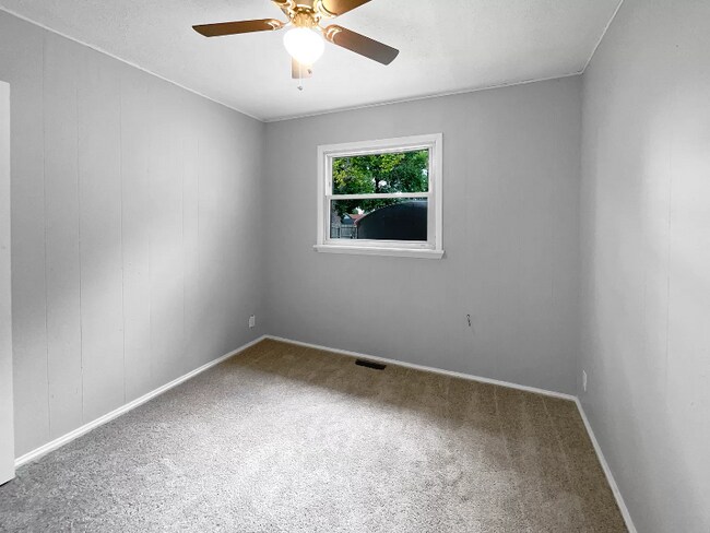 Building Photo - 210 Littlebrook Dr