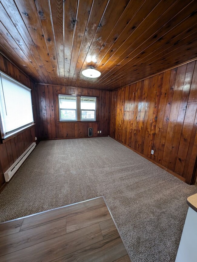 Building Photo - Manette View Apartment For Rent! Will Not ...