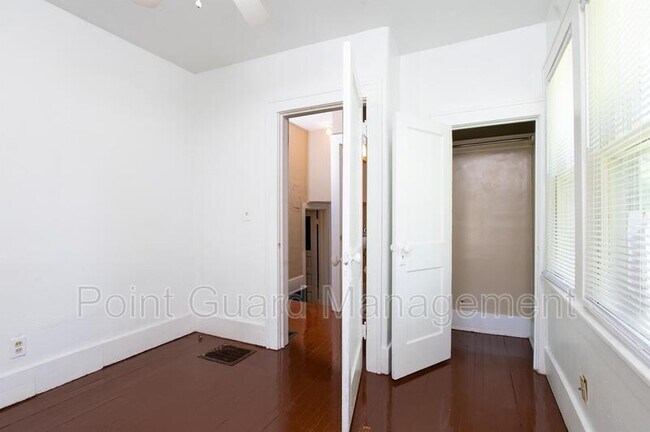 Building Photo - 2834 E Elm St