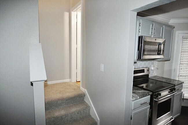 Building Photo - 2902 State St