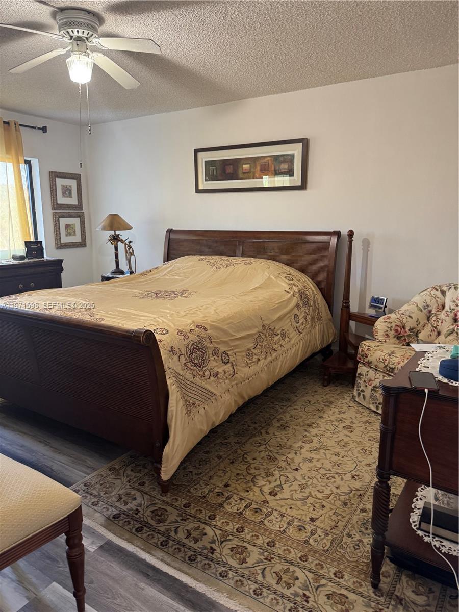 Building Photo - 200 Lakeview Dr