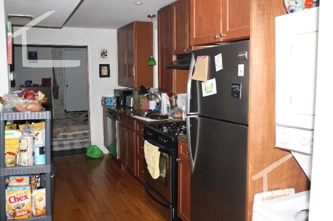 Building Photo - 3Br/1Bth apartment in Boston! Great location! Laundry in UNIT!