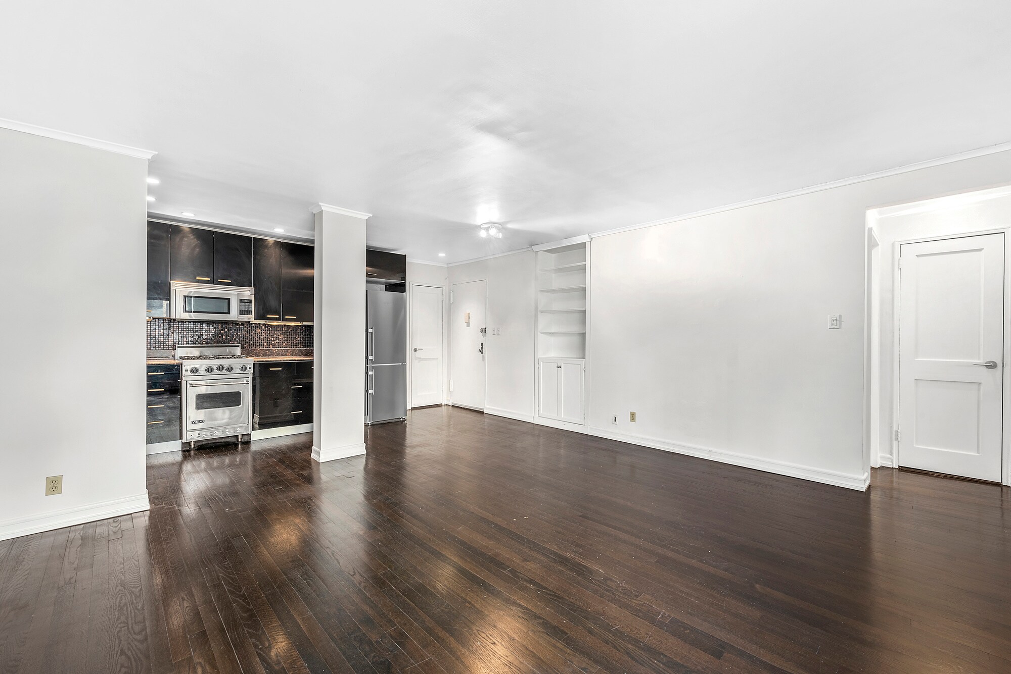Dining Area - 140 7th Ave
