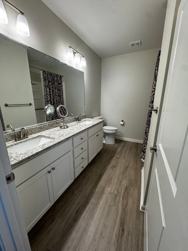 Building Photo - 9217 Meadow Valley Ln