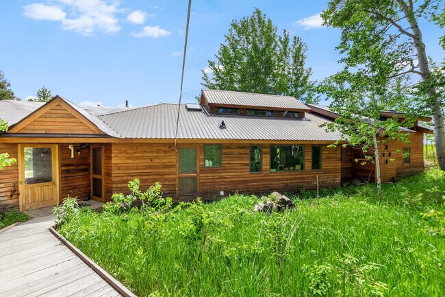 Building Photo - 10570 Rammell Mountain Rd