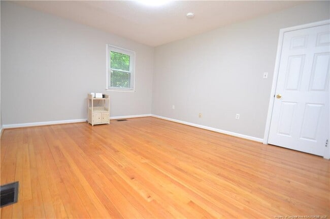 Building Photo - 806 Kingswood Dr