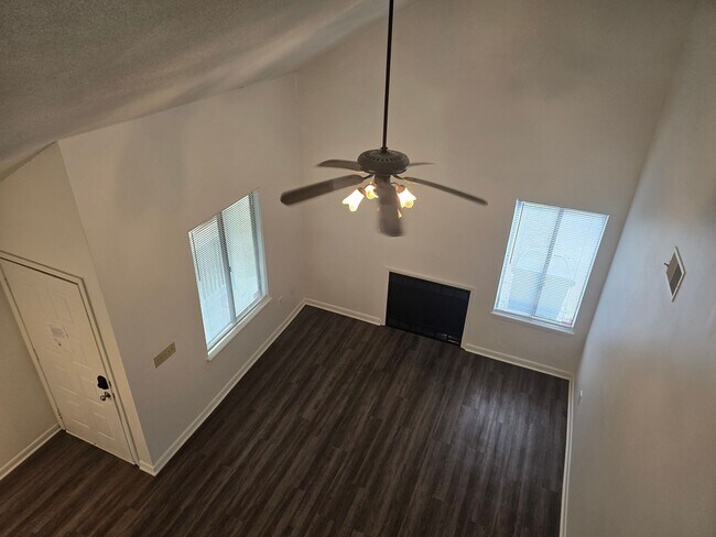 Building Photo - Charming and Spacious Home
