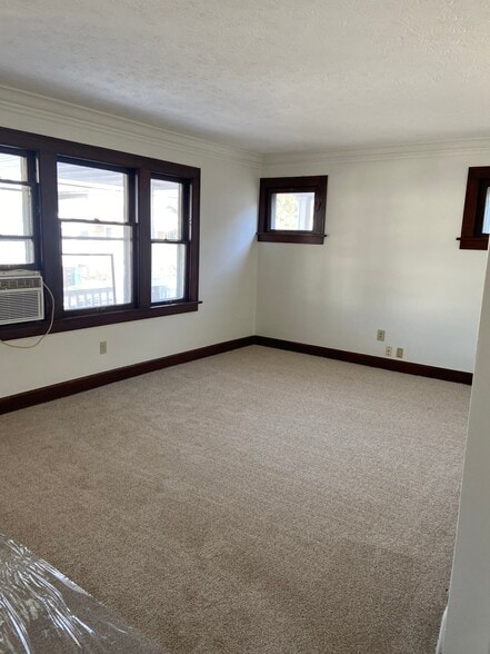 Building Photo - 4127 Clybourne Ave