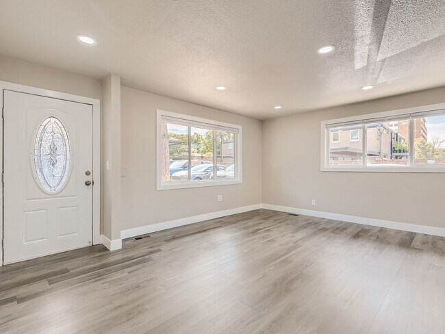 Building Photo - Hale neighborhood duplex with a large pati...