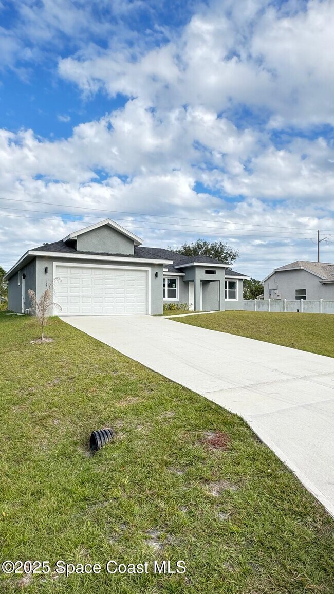 Building Photo - 1267 Harlingen Rd SW