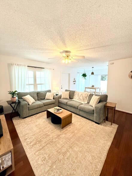 Building Photo - 11801 Foxrun Ln