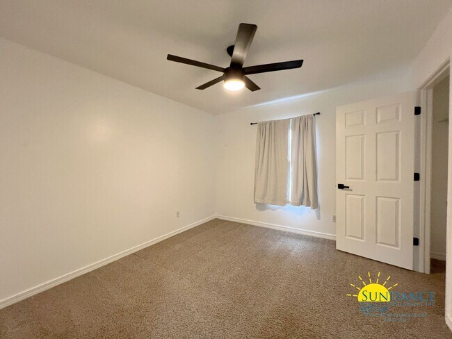 Building Photo - Charming 3-Bedroom + Office Home in Crestview, Prime Location Near I-10 & FL-85!