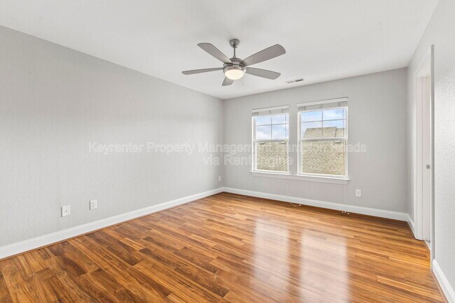 Building Photo - 611 Vero St