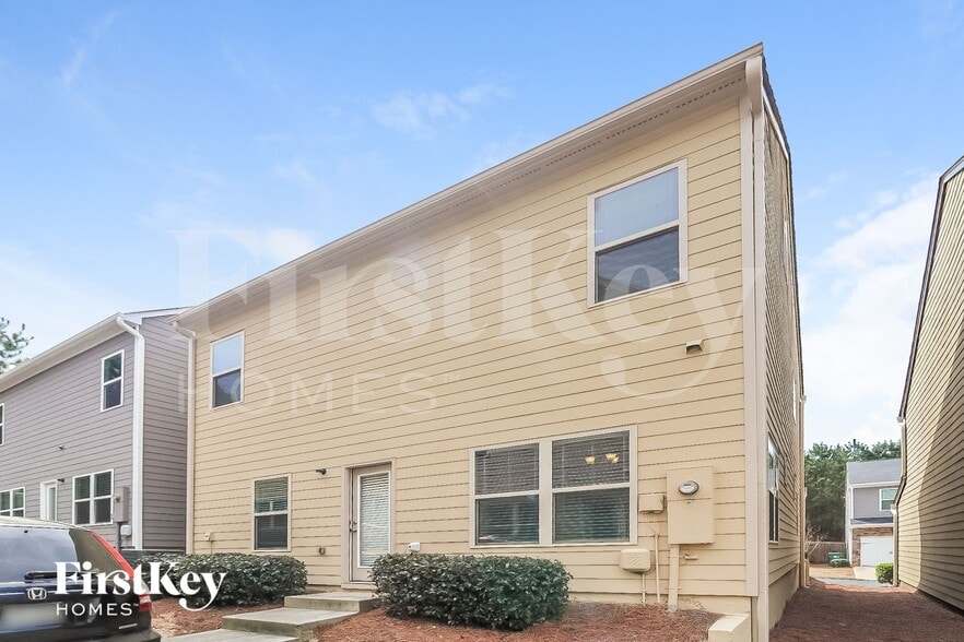 Building Photo - 703 Barberry Dr