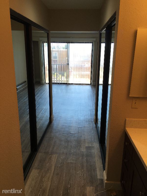 Building Photo - 930 Mission Rd