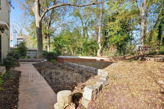 Building Photo - 1448 Iverson St NE