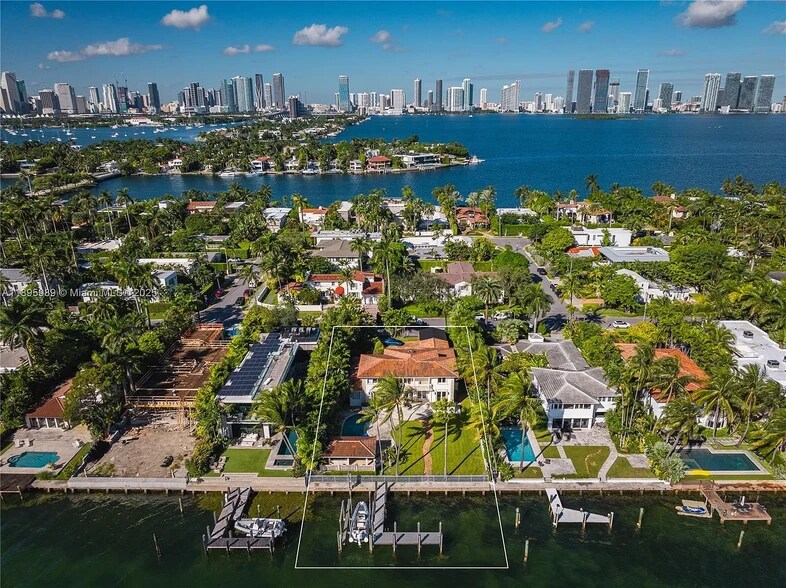 Building Photo - 617 E Dilido Dr