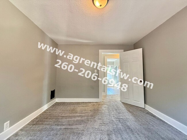 Building Photo - 3 Bedroom House