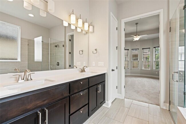 Building Photo - 5009 Mandevilla Dr