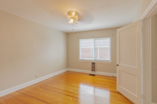 Building Photo - 505 N Market St