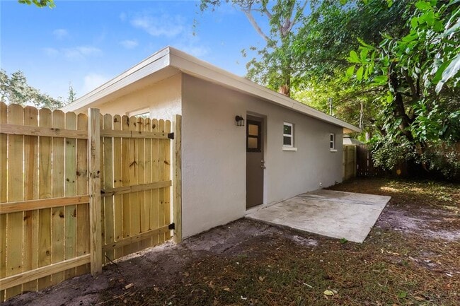 Building Photo - 4108 12th Ave W