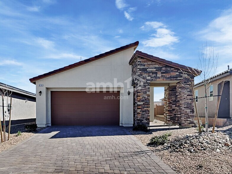 Primary Photo - 810 English Primrose St