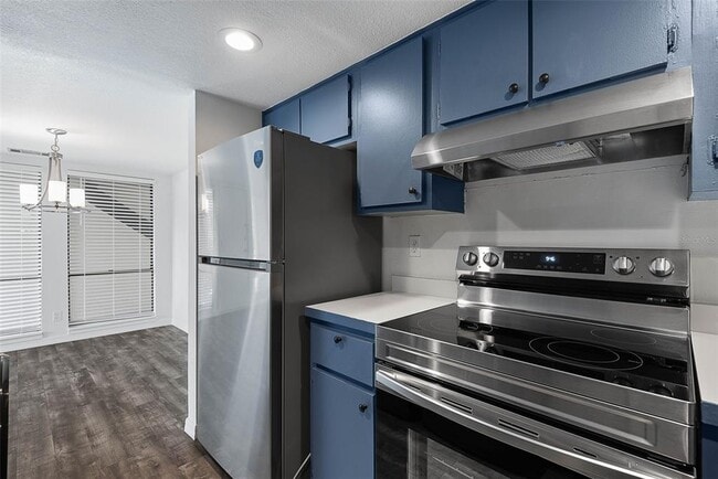 Building Photo - 60 Club House Dr